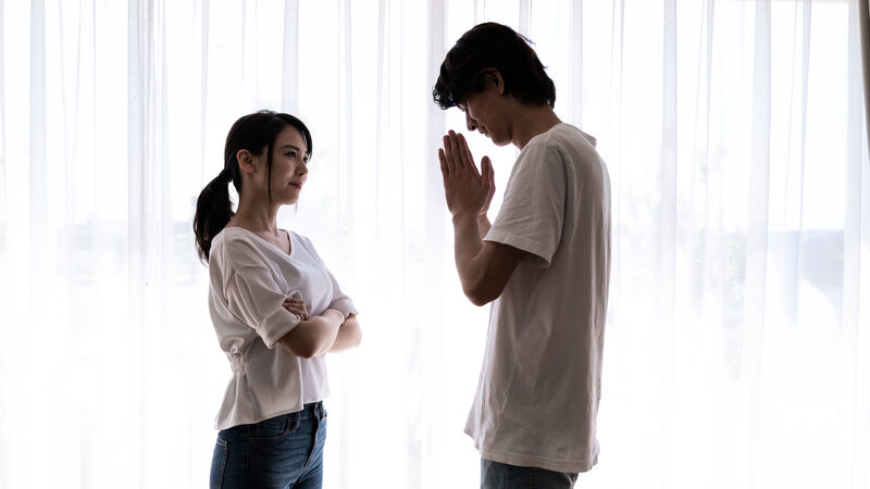 寝てたって言い訳は本当？浮気を疑うべき時間帯と怪しいスマホの使い方