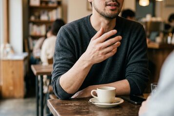 マッチングアプリで既婚者の見分け方は？プロフィールや連絡の違和感から相手を見極める方法