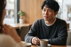 交際相手が家族の話を避ける理由は家庭の事情？隠し事と恋愛への本気度が分かるポイント 